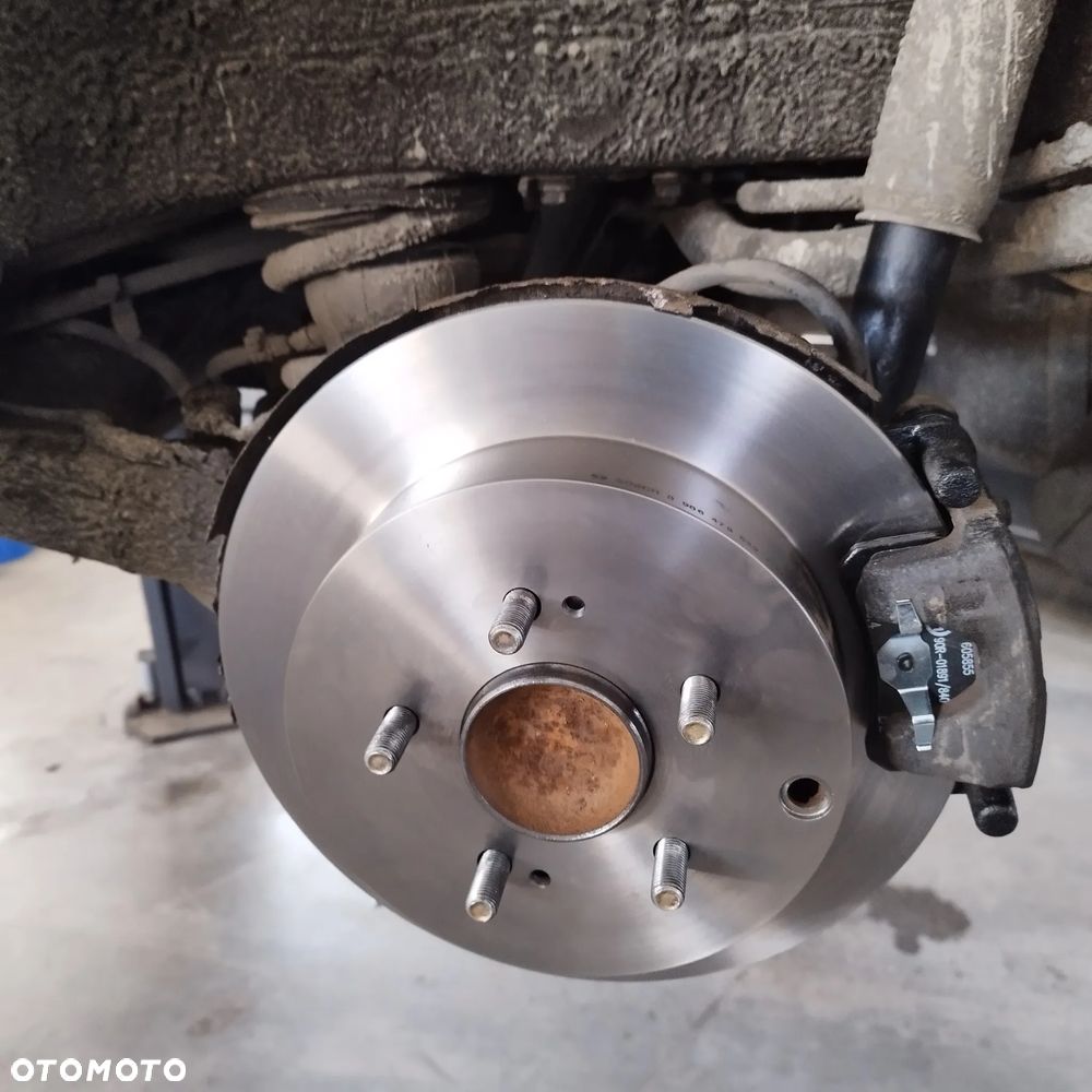 Mitsubishi Grandis 2.4 Inform - 17