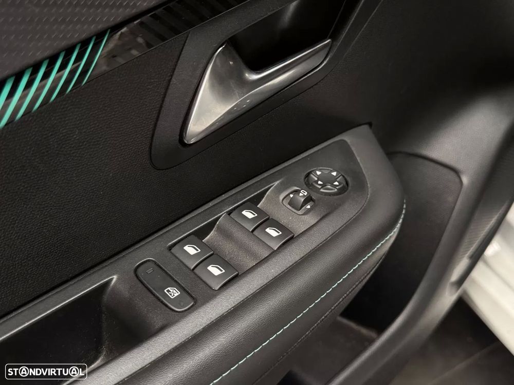 Peugeot 208 1.2 PureTech Allure EAT8 - 15