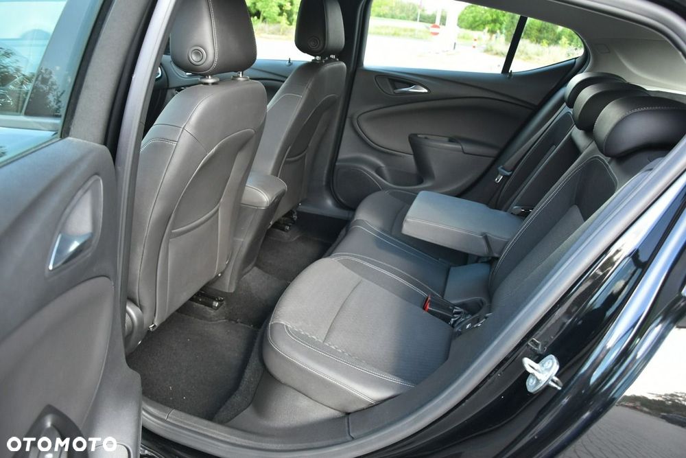 Opel Astra 1.4 T Enjoy S&S - 14