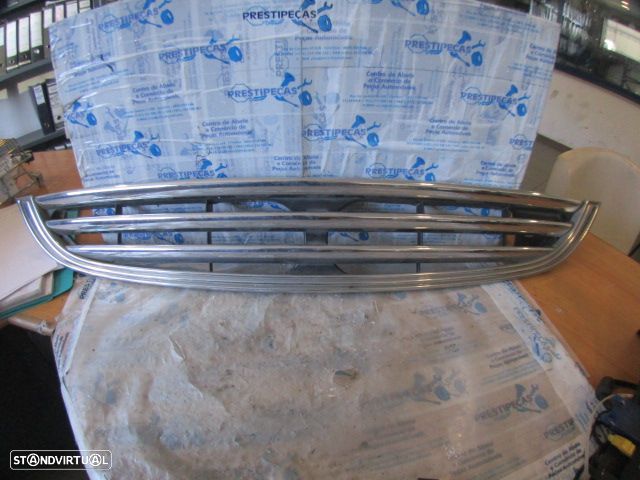 Grelha Friso 51137116963 MINI COOPER 2004 1.4D 75CV 3P PRETO FRT GRE PC FRT - 1