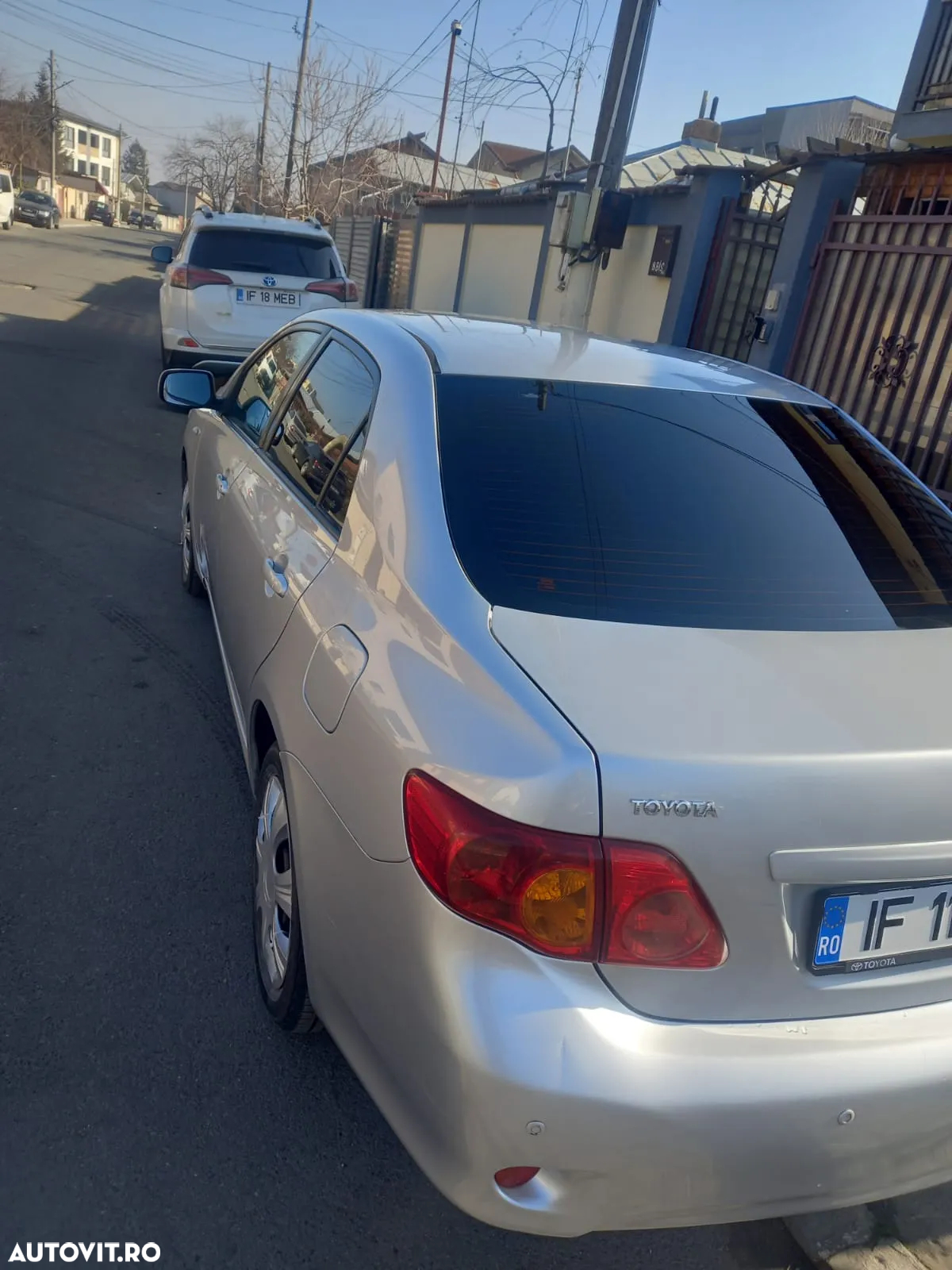 Toyota Corolla 1.4 D-4D Sedan Aut Luna - 2
