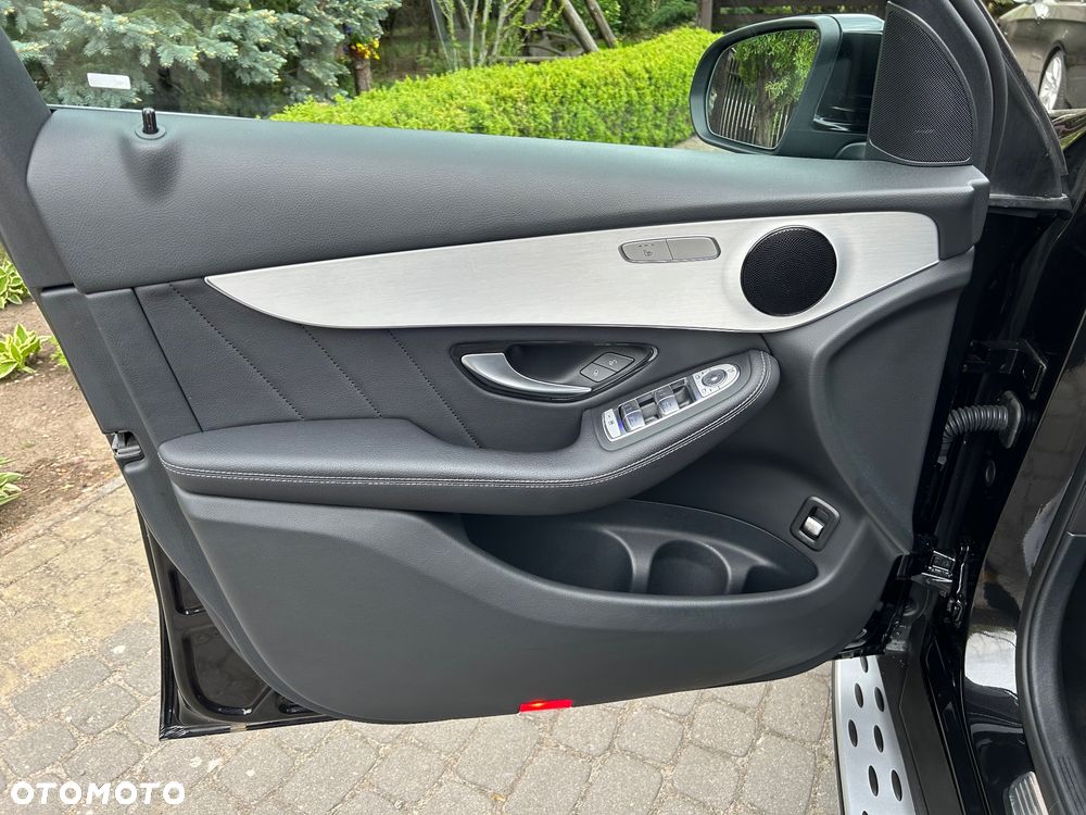 Mercedes-Benz GLC 300 de 4Matic 9G-TRONIC AMG Line Plus - 24
