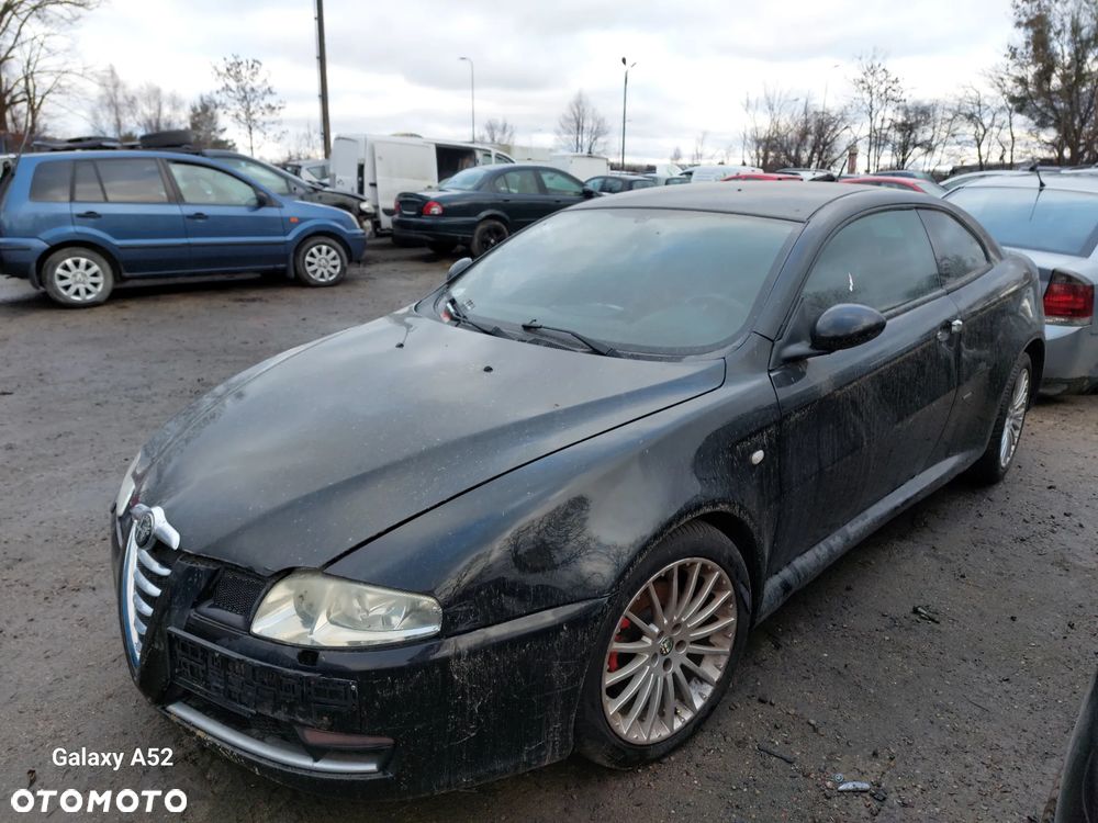 Zderzak ALFA ROMEO GT 06R. maska,lampy,drzwi,klapa..... - 2