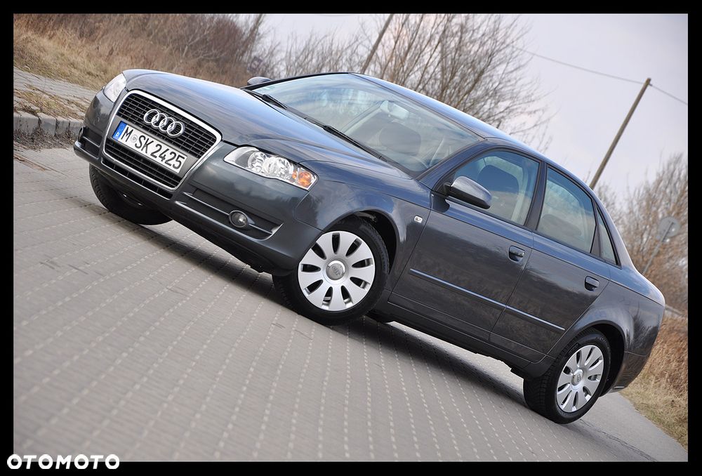 Audi A4 Limousine - 1