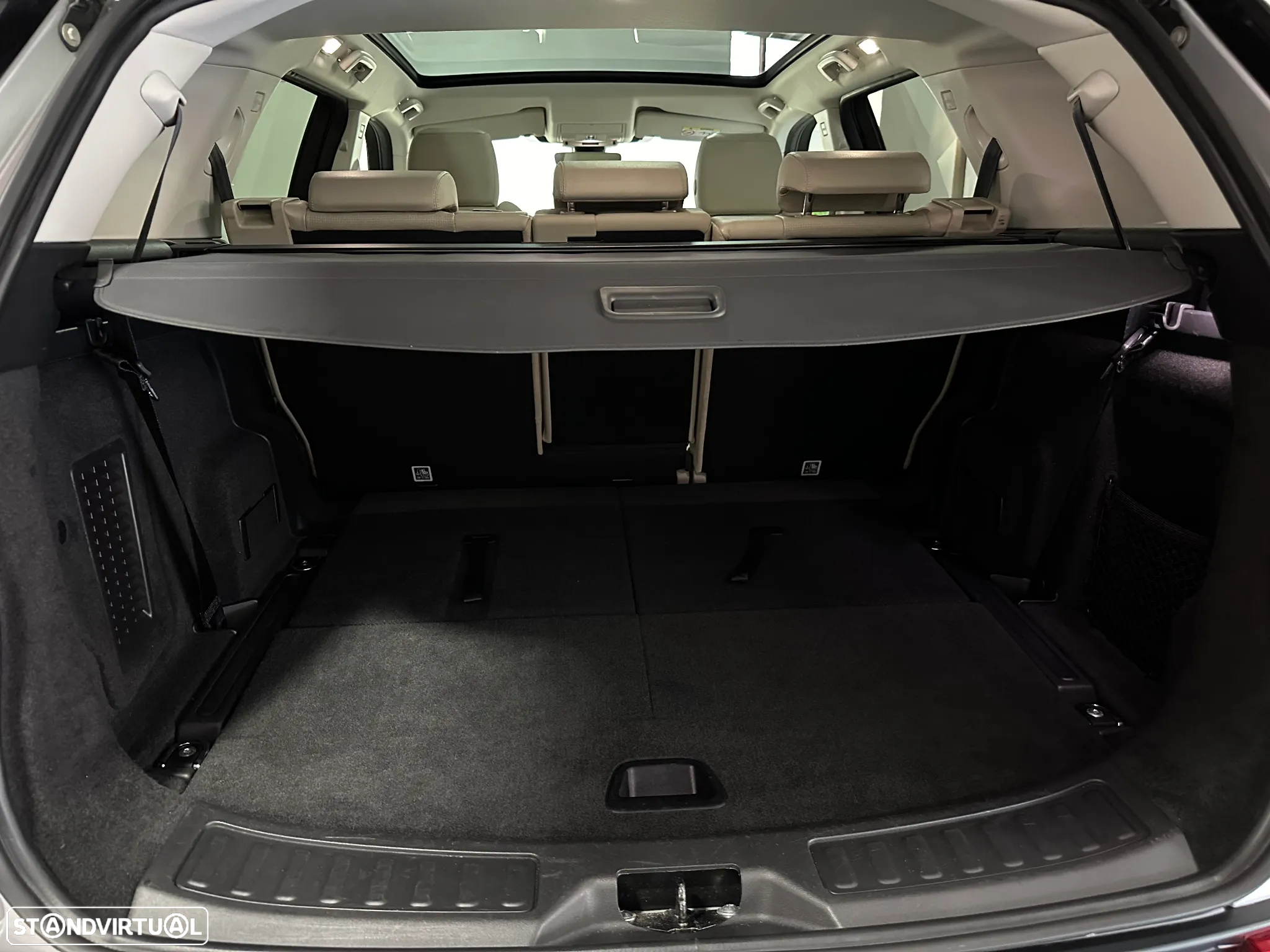 Land Rover Discovery Sport 2.0 D AWD S - 29