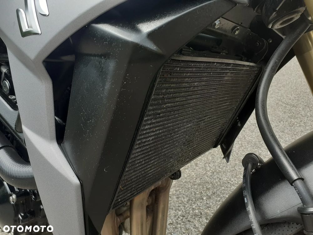 Suzuki GSR - 4