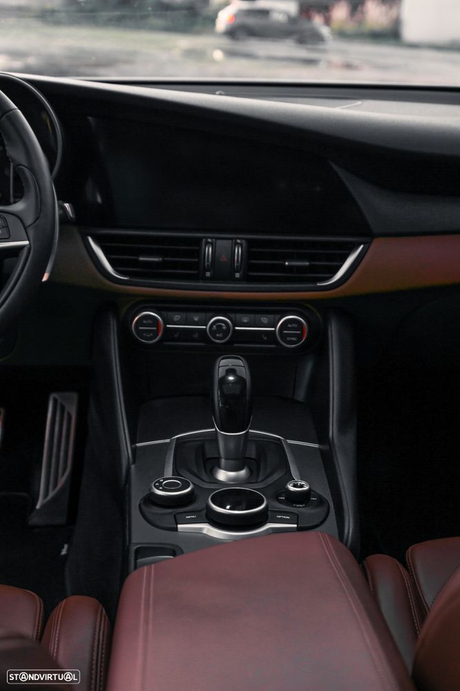 Alfa Romeo Giulia 2.0 T Veloce Ti Q4 AT8 - 3