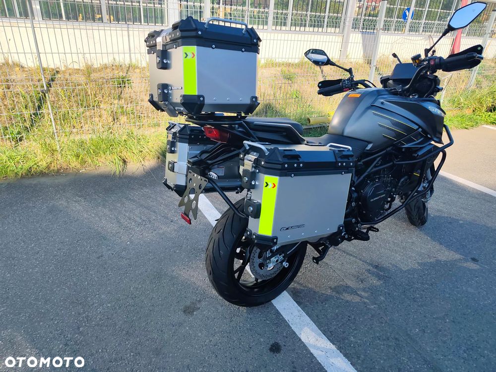 QJMOTOR SRT900S - 10