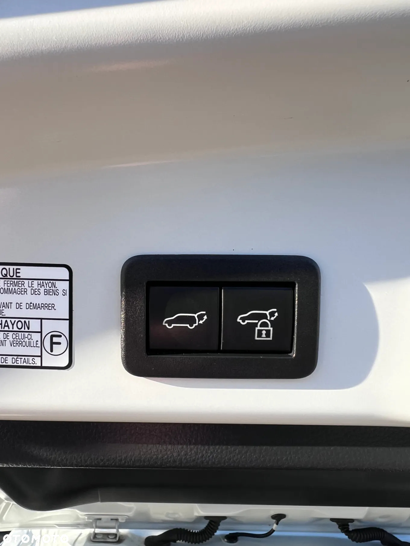 Toyota Corolla Cross 2.0 Hybrid Premiere Edition AWD - 19
