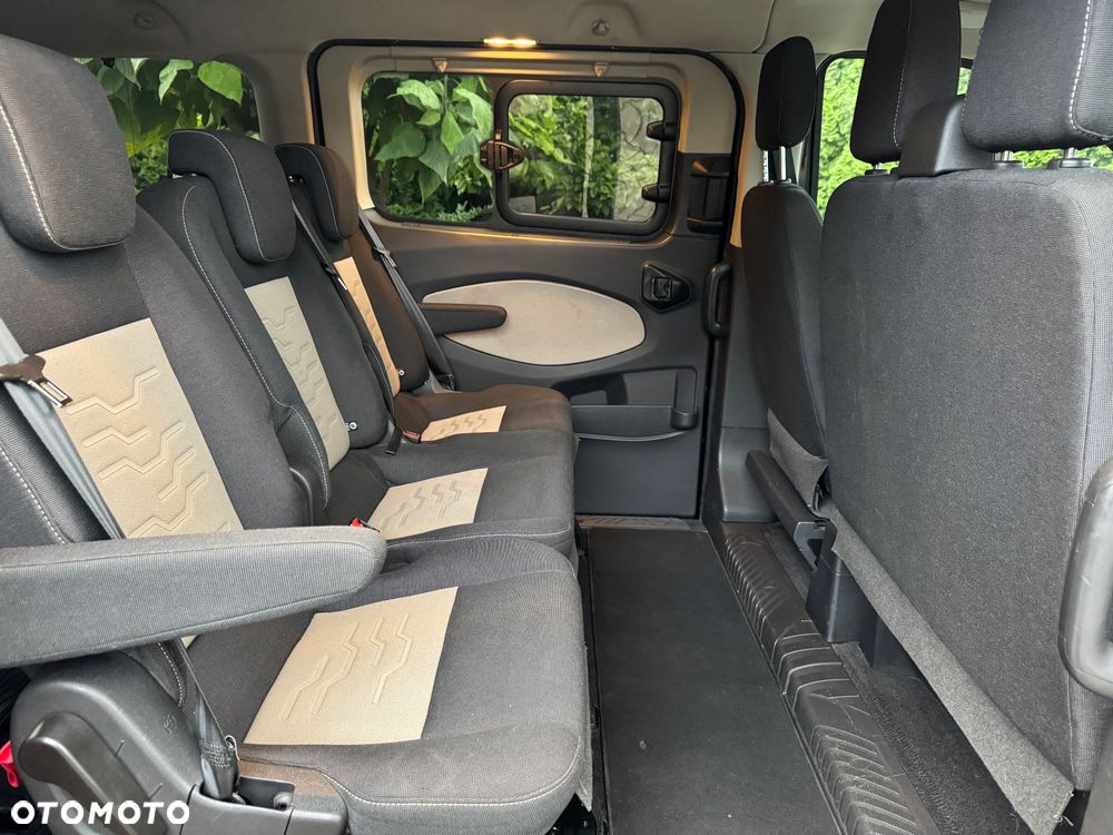 Ford Tourneo Custom 2.0 EcoBlue L1 Titanium - 35