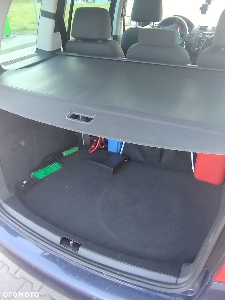 Volkswagen Touran 2.0 TDI Trendline DSG - 8