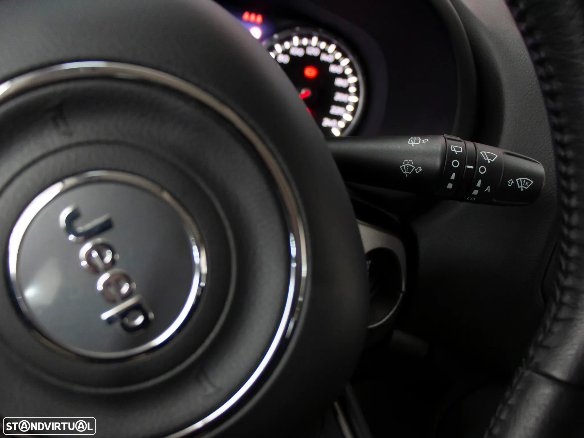 Jeep Renegade 1.0 T Limited - 26