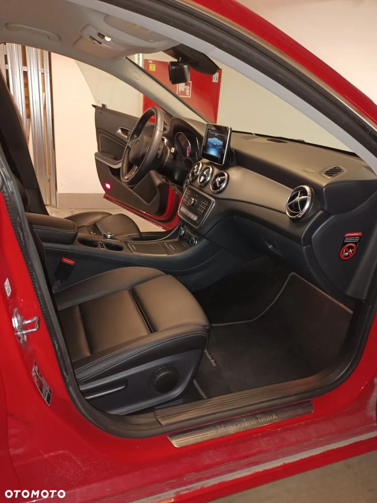 Mercedes-Benz CLA 200 7G-DCT Urban - 21