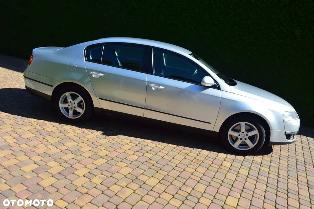 Volkswagen Passat 1.6 Trendline - 4