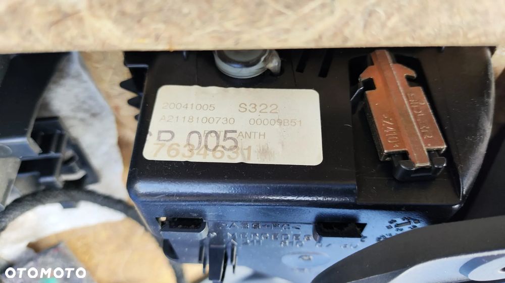 BOCZKI BOCZEK TAPICERKA DRZWI LEWY PRAWY TYŁ ROLETA ŻALUZJA KOMPLET A2118100520 A2118100620 A2117302663 A2118100830 A2117302563 A2118100730 MERCEDES E-KLASA W211 - 19