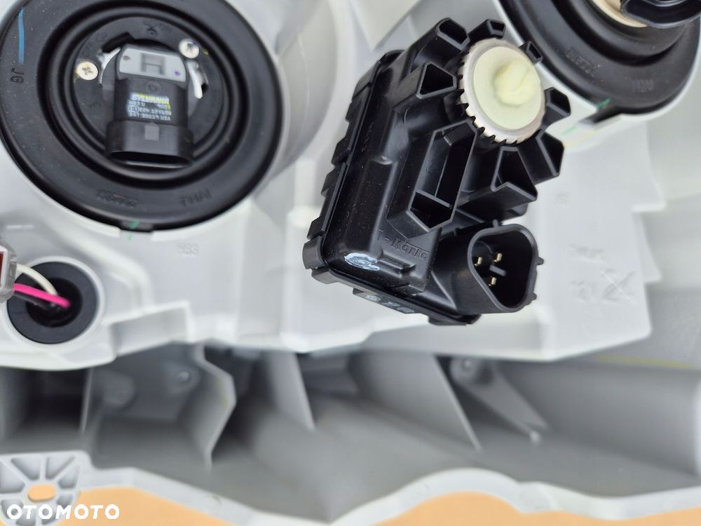 Izuzu D-MAX lampa lewa prawa.2017-19.Nowy oryginał - 9