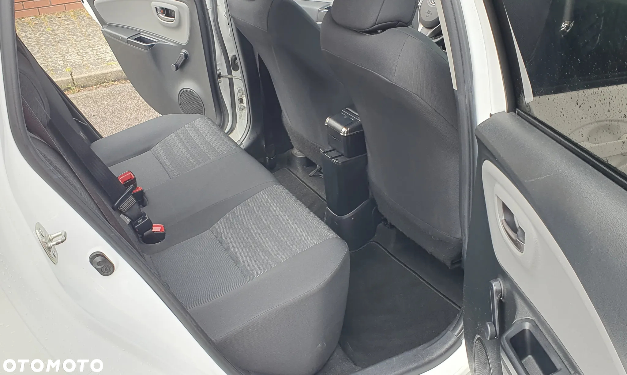 Toyota Yaris 1.0 Premium - 8
