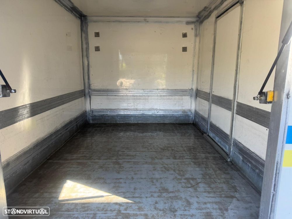 Mitsubishi L200 C/Caixa Isotérmica - 12