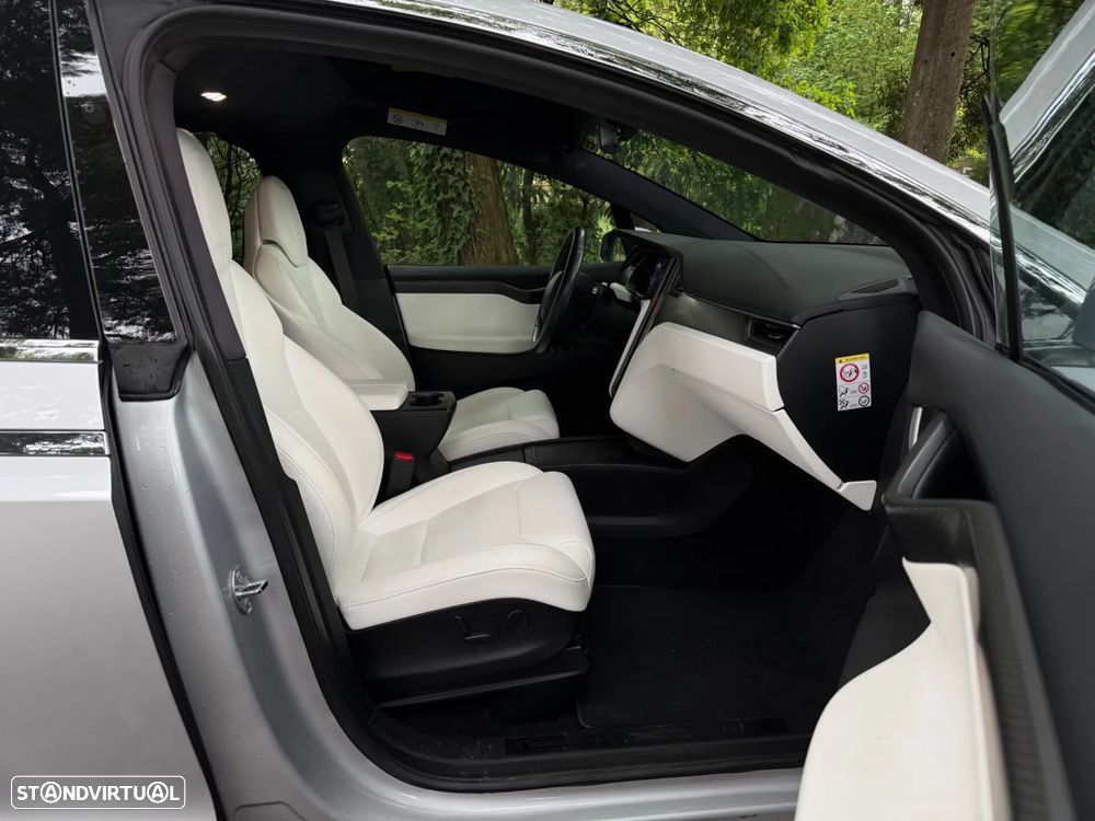 Tesla Model X 100D - 16