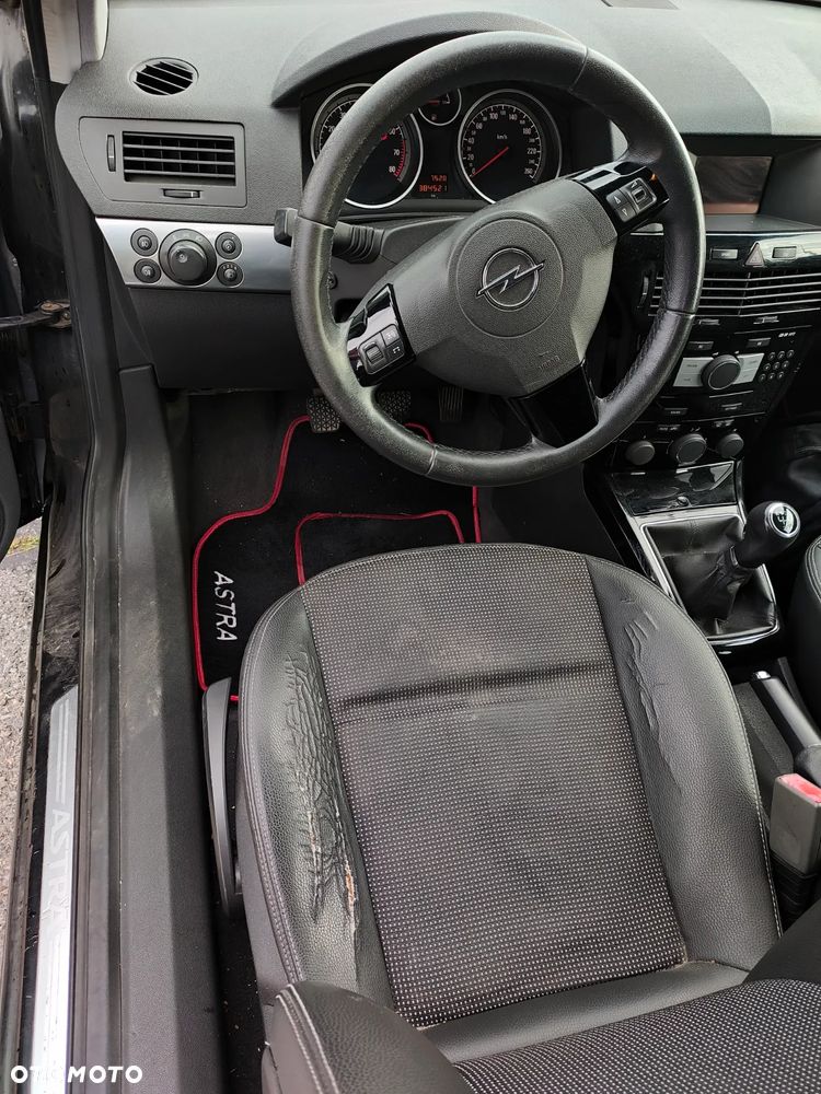 Opel Astra III GTC 1.6 Cosmo - 15