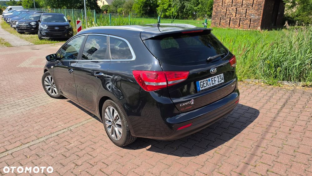 Kia Ceed 1.6 GDI Dream Team Edition - 4