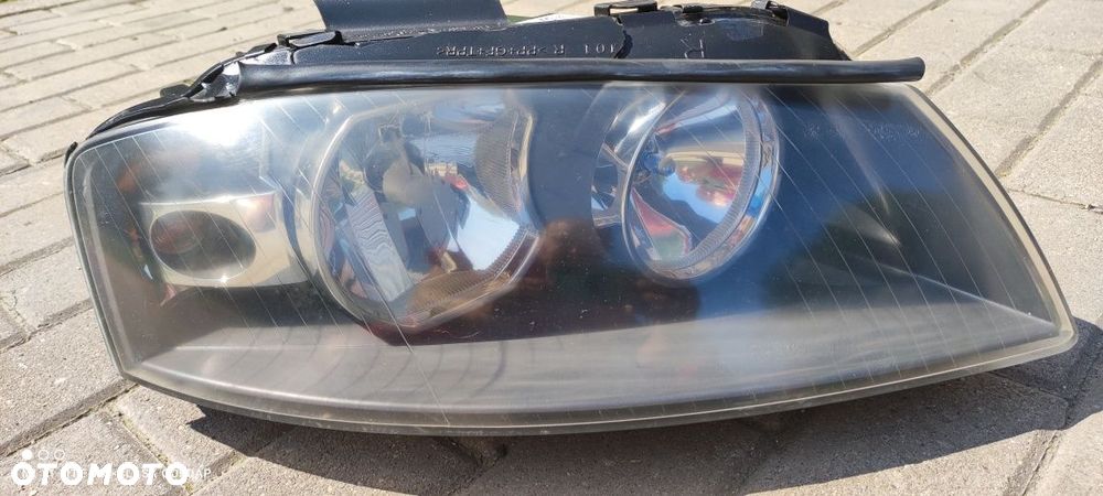 Lampa Prawa Przód Oryginalna Audi A3 8P 2.0 TDI 3D 03 Blask Gołdap