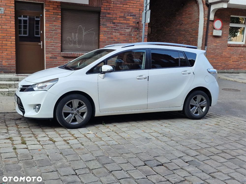 Toyota Verso 1.8 Prestige 7os - 11