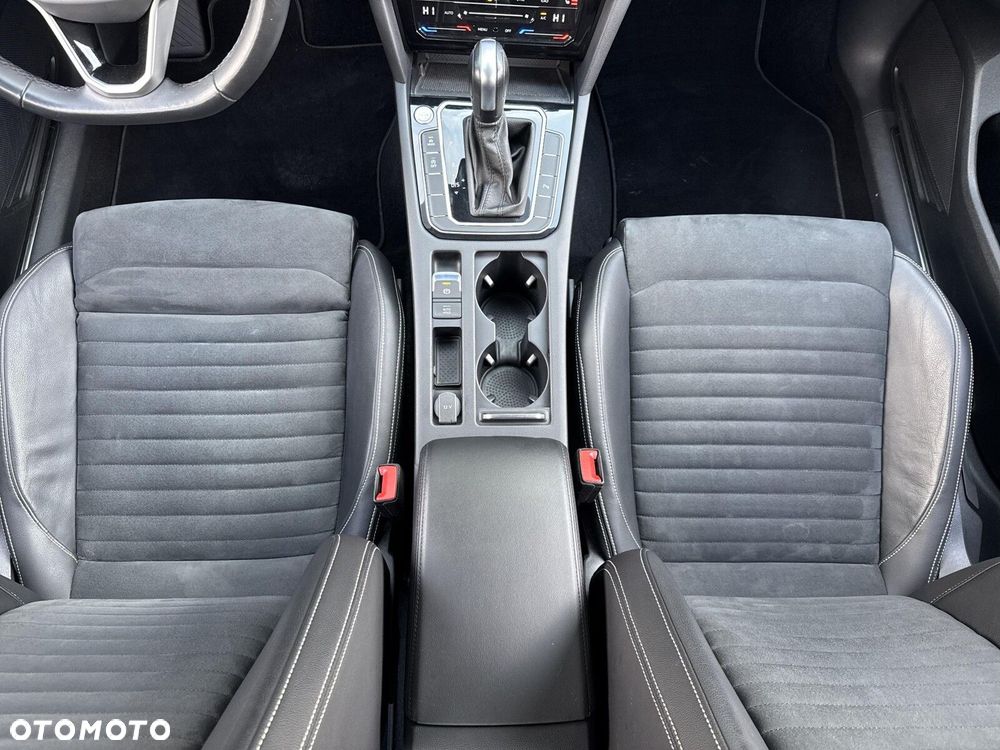 Volkswagen Passat Variant 2.0 TDI SCR Elegance DSG - 17