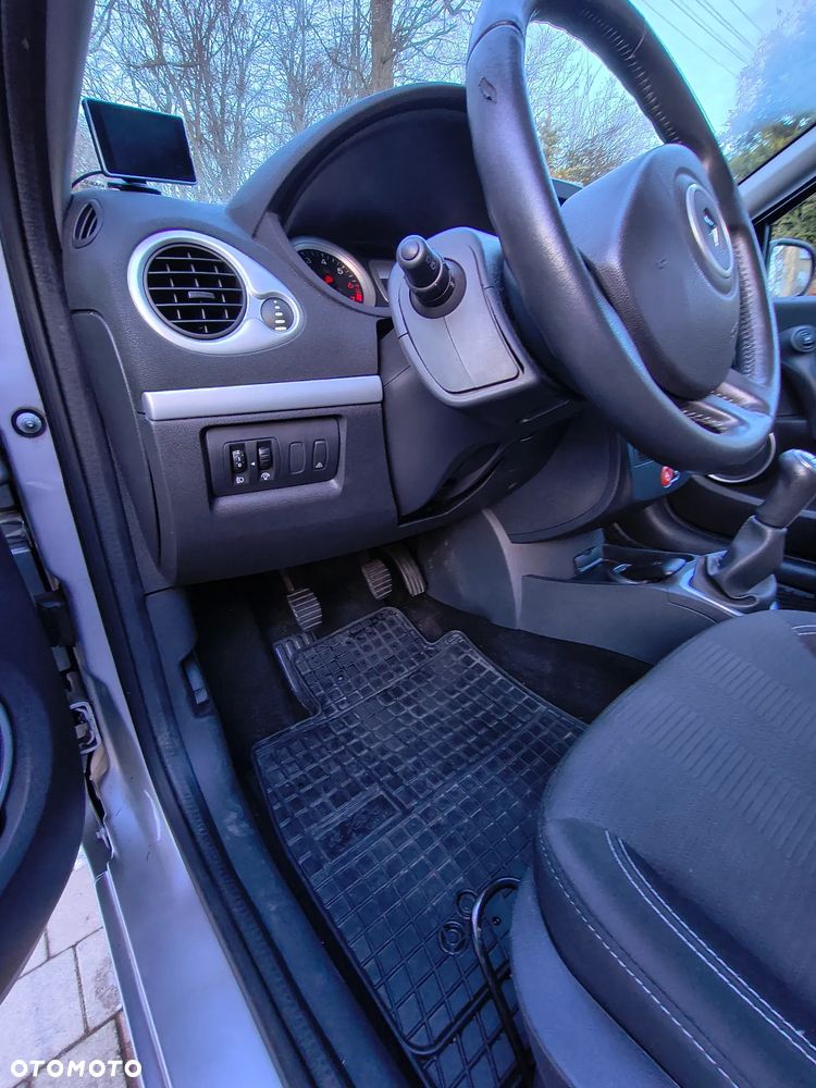 Renault Clio 1.2 16V Dwudziestka - 6