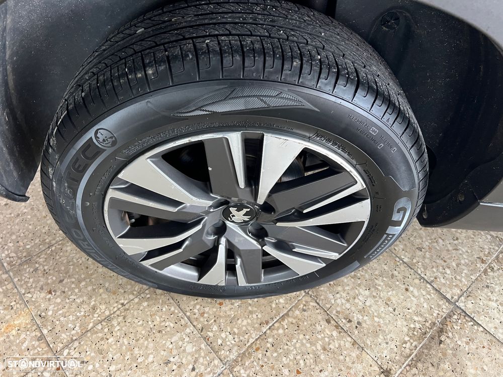 Peugeot 2008 1.2 PureTech Allure - 15