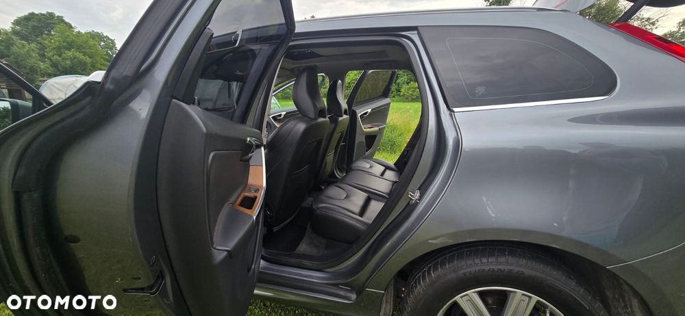 Volvo XC 60 D4 R-Design - 2