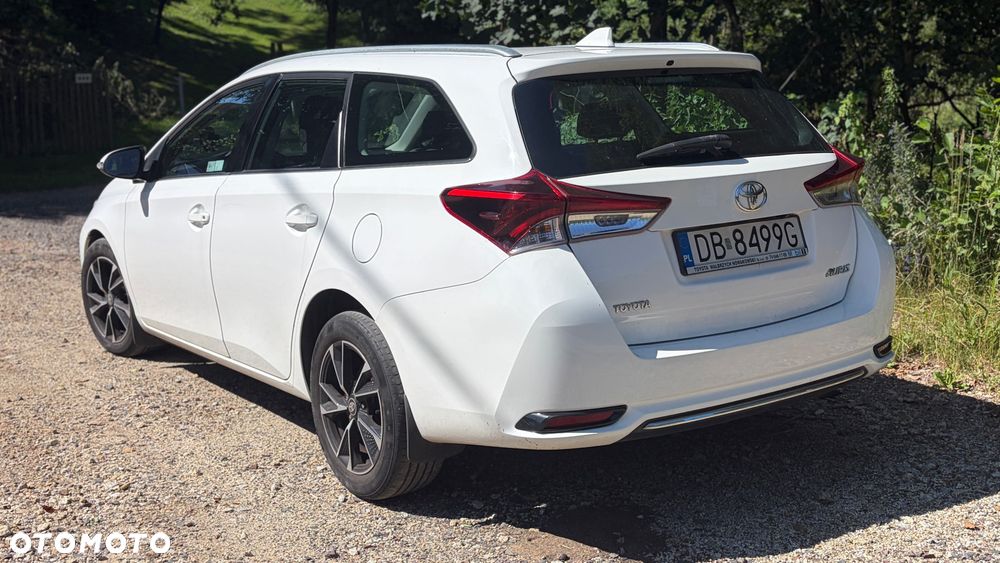 Toyota Auris 1.4 D-4D Premium - 4