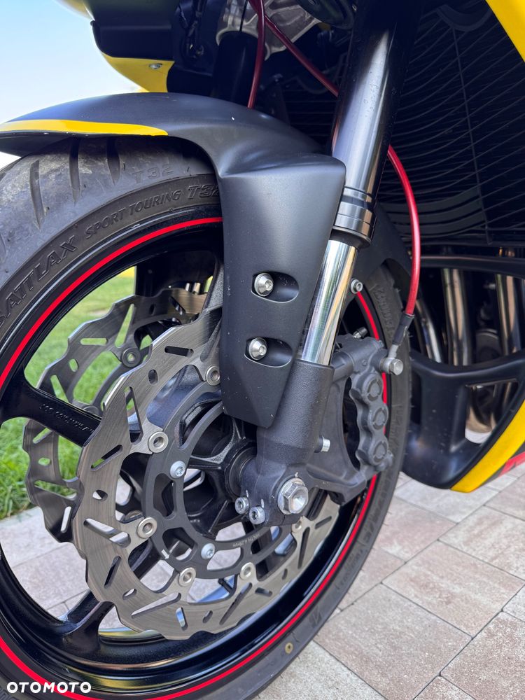 Yamaha FZ - 15