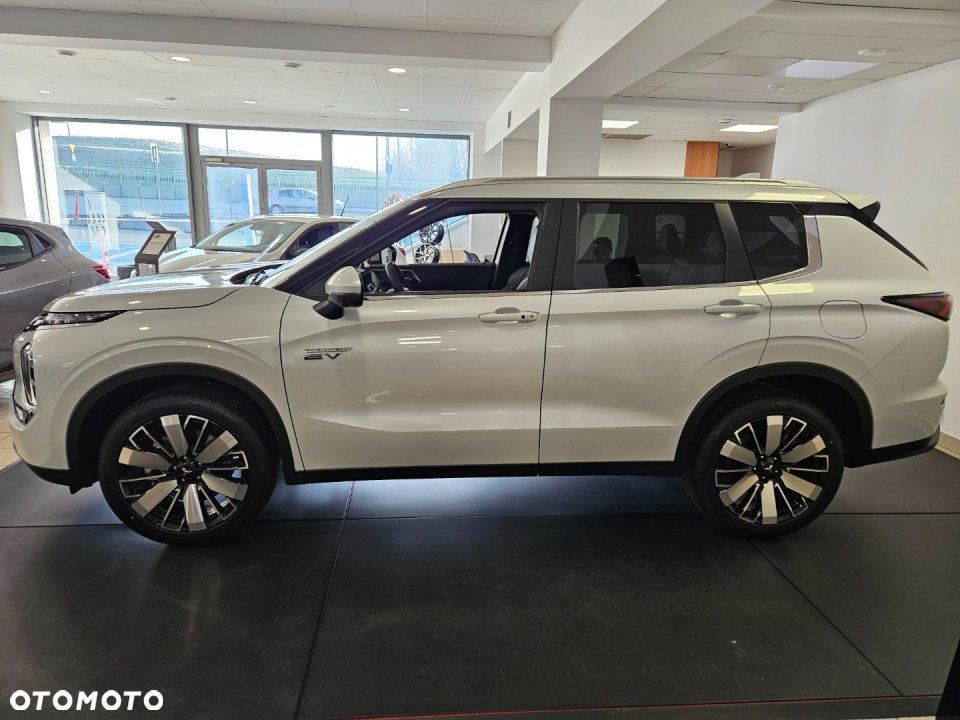 Mitsubishi Outlander - 4