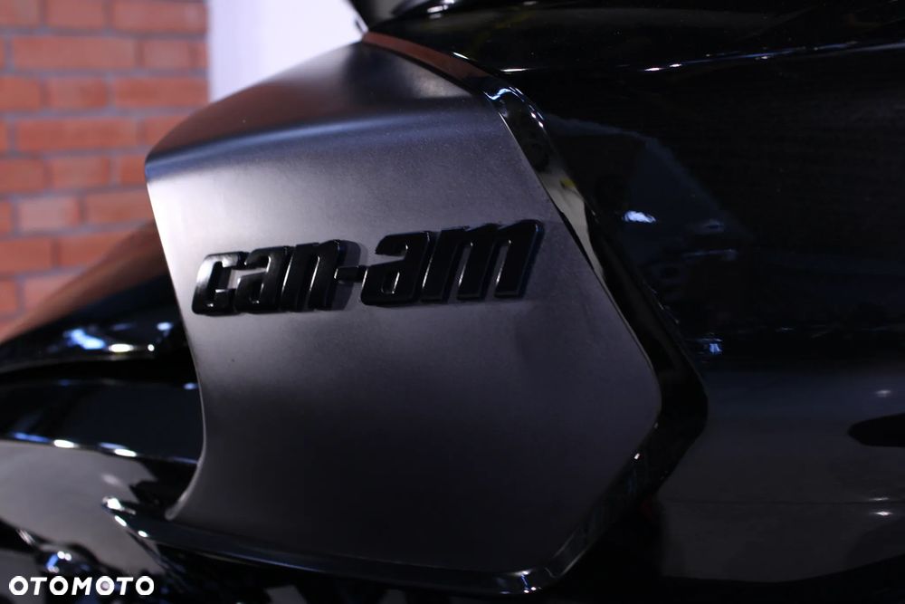 Can-Am Spyder - 24