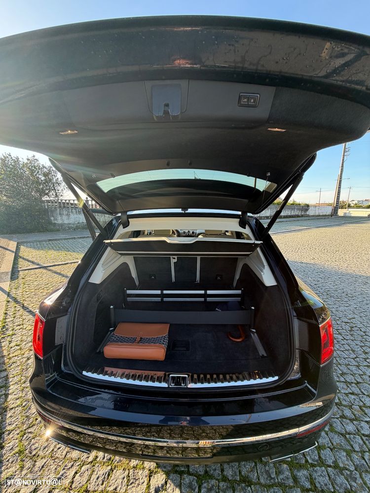 Bentley Bentayga Azure - 17