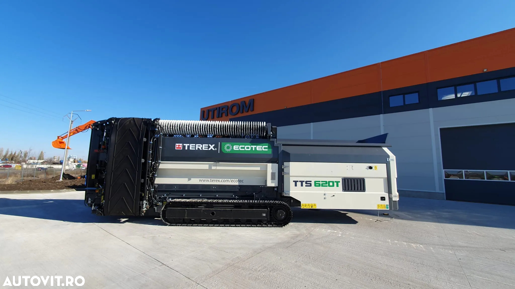 Terex CIUR MOBIL PE SENILE CU 2 BENZI - 5.5 m3, lungime tambur 5.5m, masa operationala 24t - buncar alimentare 4x1.8m - capacitate procesare - motor CAT 137HP - produs in Irlanda - garantie 12 luni - posibilitate leasing - PROMOTIE 245.000 EUR + TVA - 2
