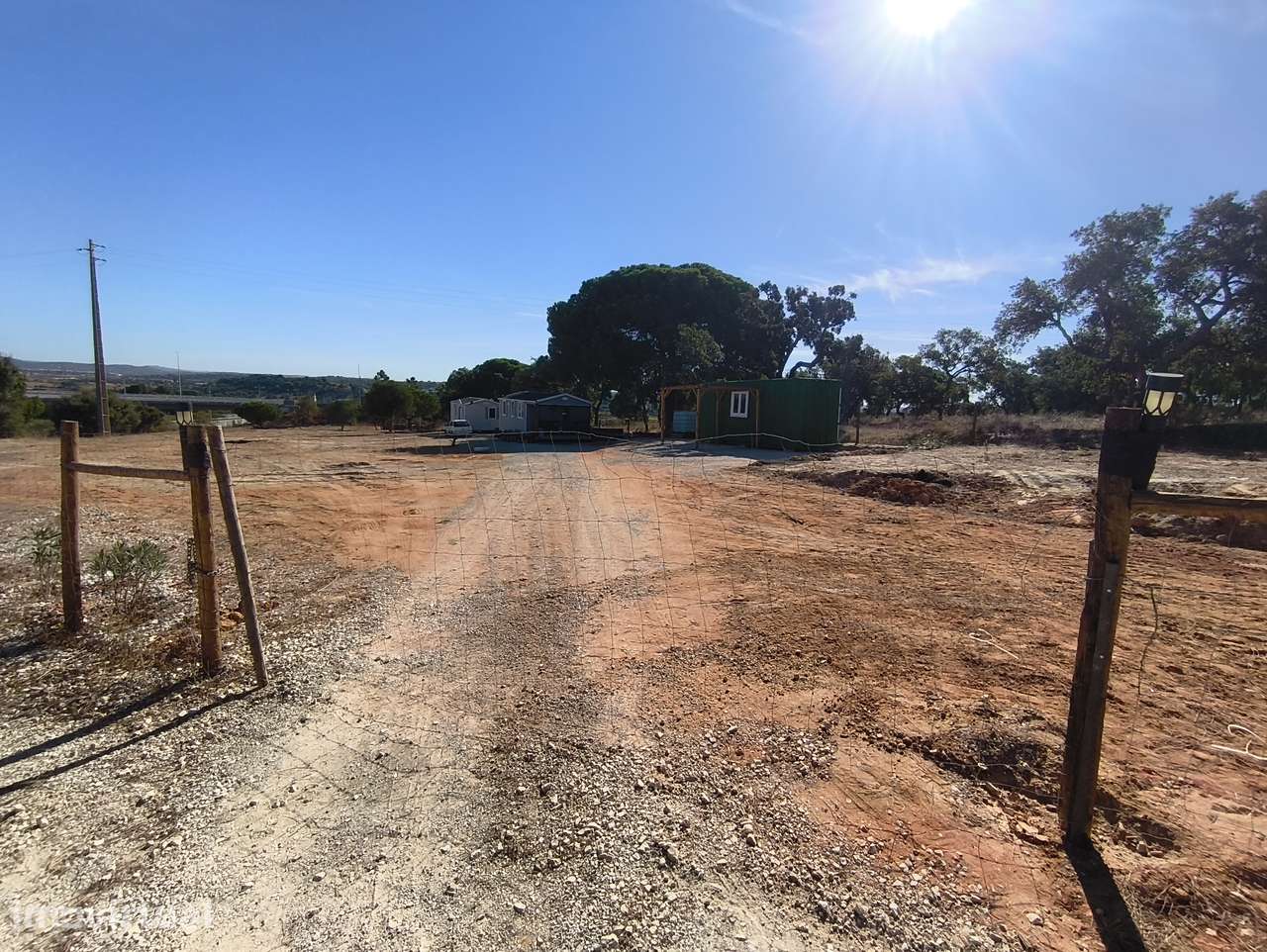 Pêra, Terreno Rústico 5.850m2 com 2 casas T2 amovíveis com Luz - Grande imagem: 4/10