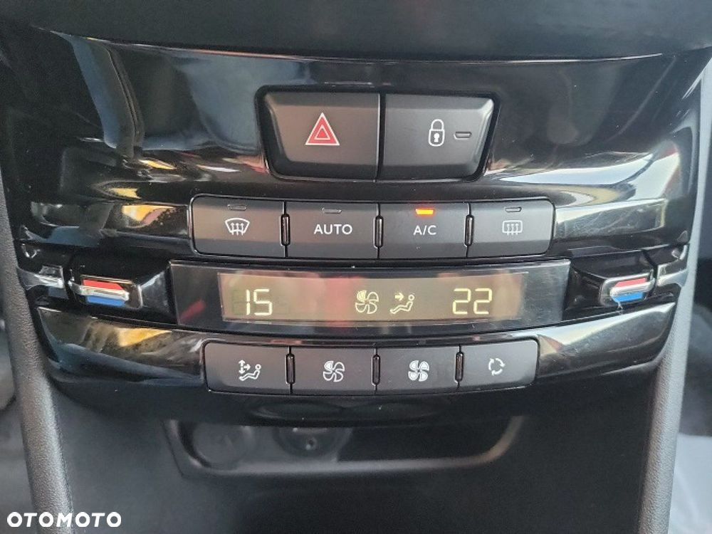 Peugeot 2008 1.2 Pure Tech Allure S&S - 29