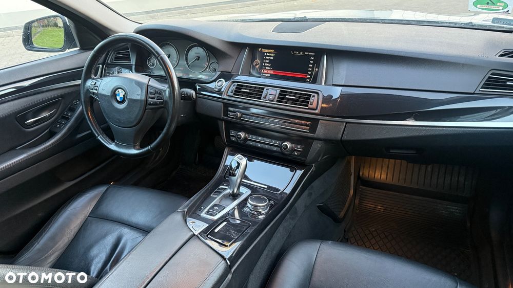 BMW Seria 5 525d Luxury Line - 11
