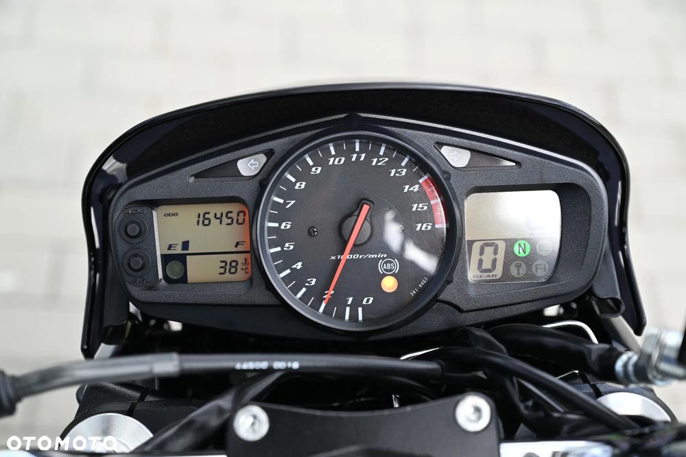 Suzuki GSR - 9