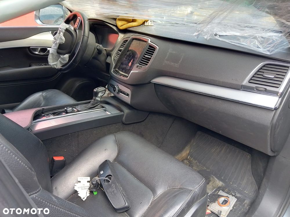 Volvo XC 90 D5 AWD Geartronic Momentum - 9