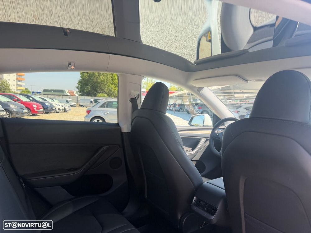 Tesla Model Y Long Range Dual Motor AWD - 15
