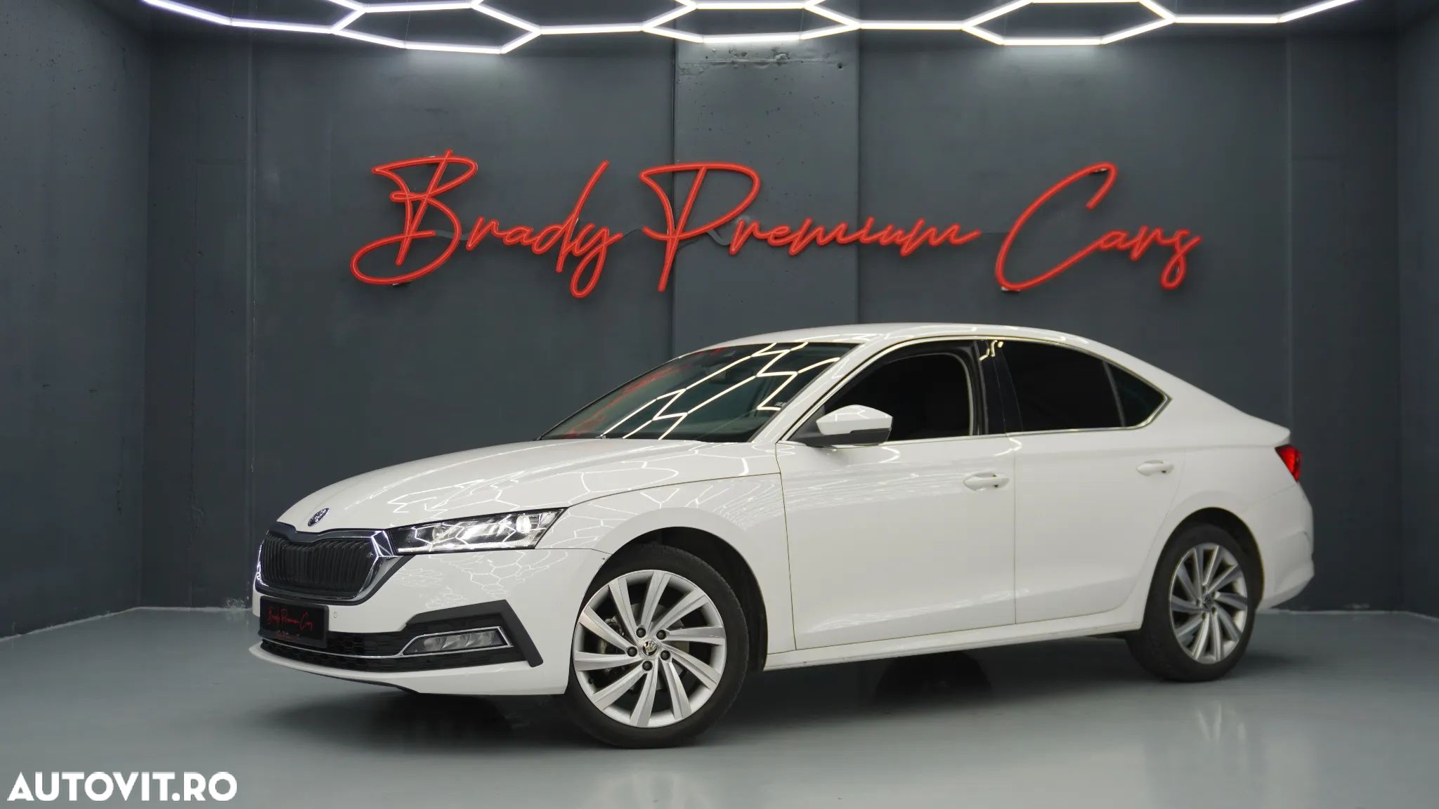 Skoda Octavia 2.0 TDI DSG Ambition - 1
