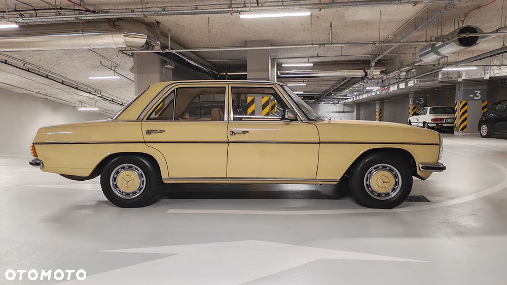 Mercedes-Benz W114 1974 photo 2