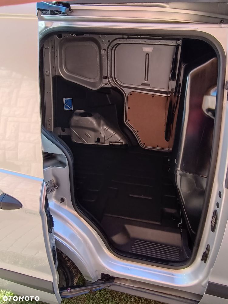 Ford Transit Courier - 9