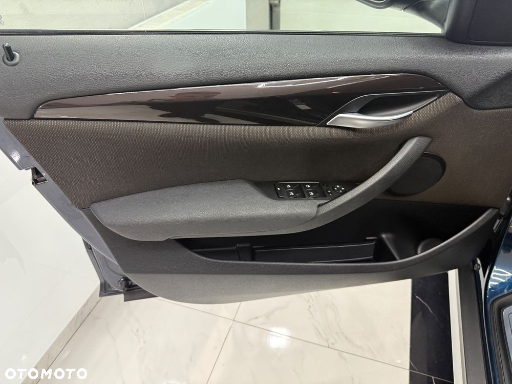 BMW X1 xDrive18d - 11