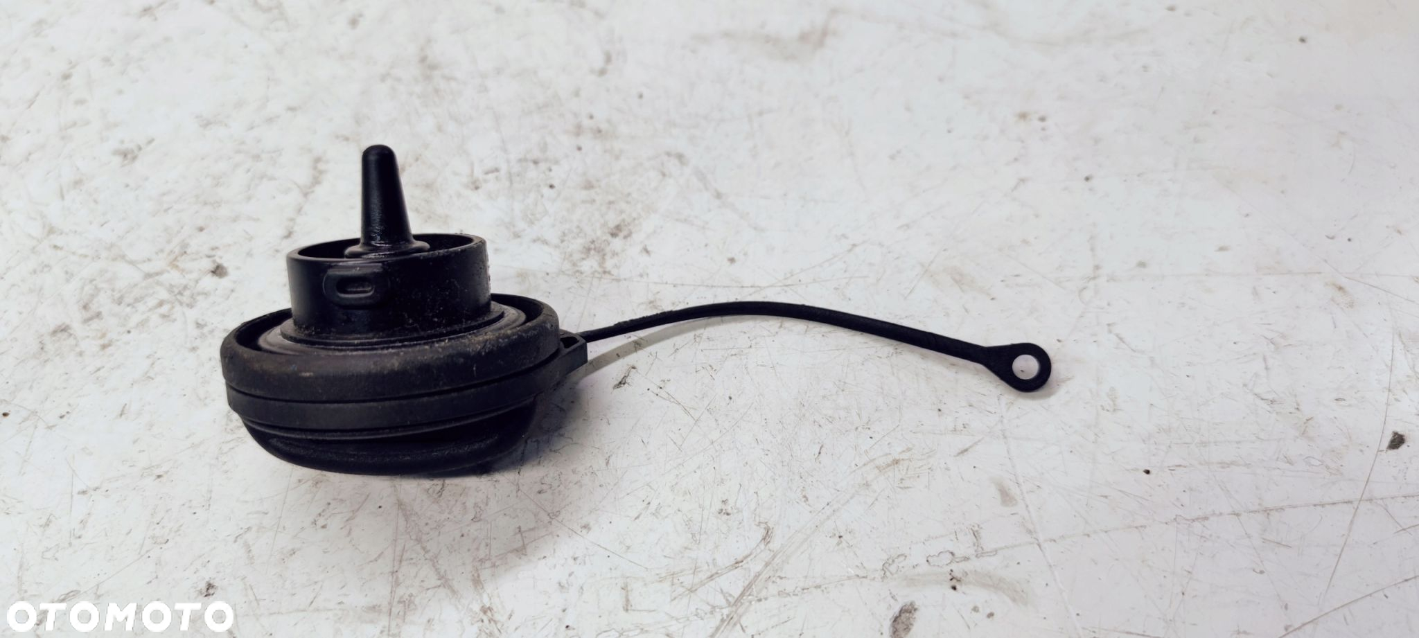 KOREK WLEWU PALIWA AUDI VW SEAT SKODA 3C0201553J - 2