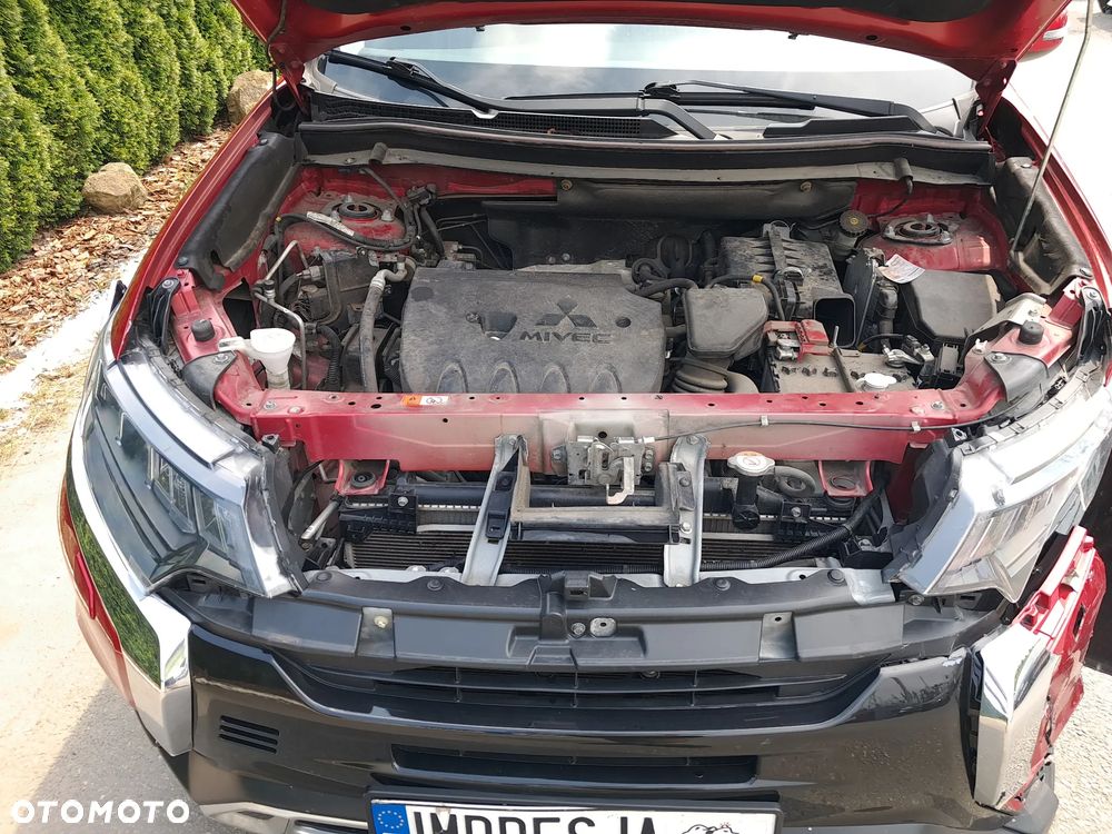 Mitsubishi Outlander - 9