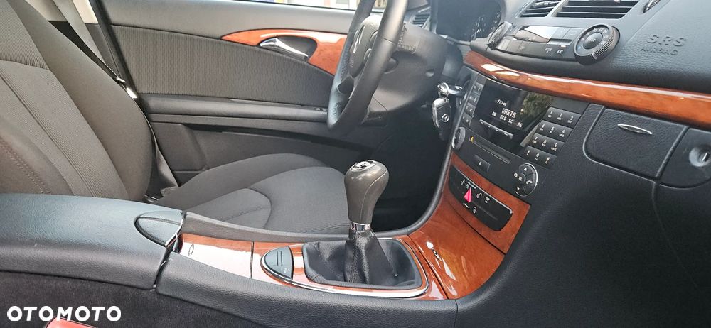 Mercedes-Benz Klasa E 200 Kompressor Classic - 31